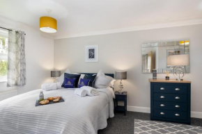 3 Bedroom Apartment, Medbourne MK, Free Parking & Fast WiFi, 65 Inch Smart TV